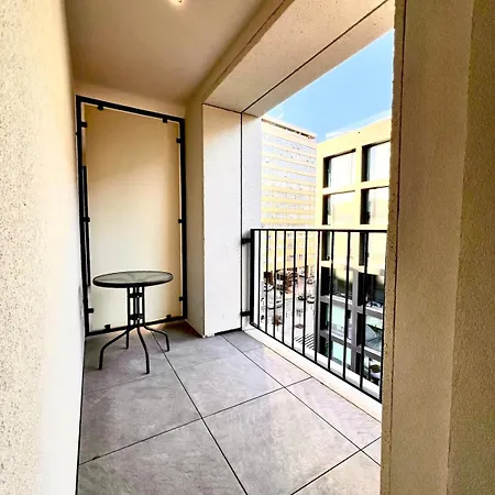 Pleasant Flat Next To Old Town