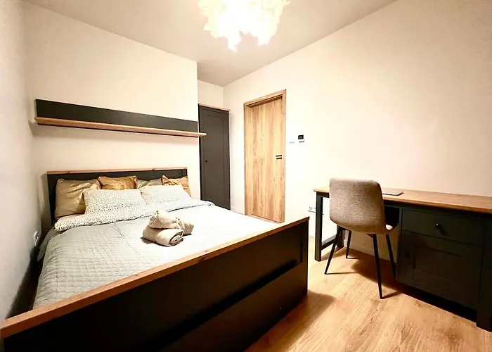 Pleasant Flat Next To Old Town