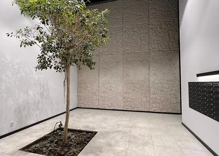 Pleasant Flat Next To Old Town *